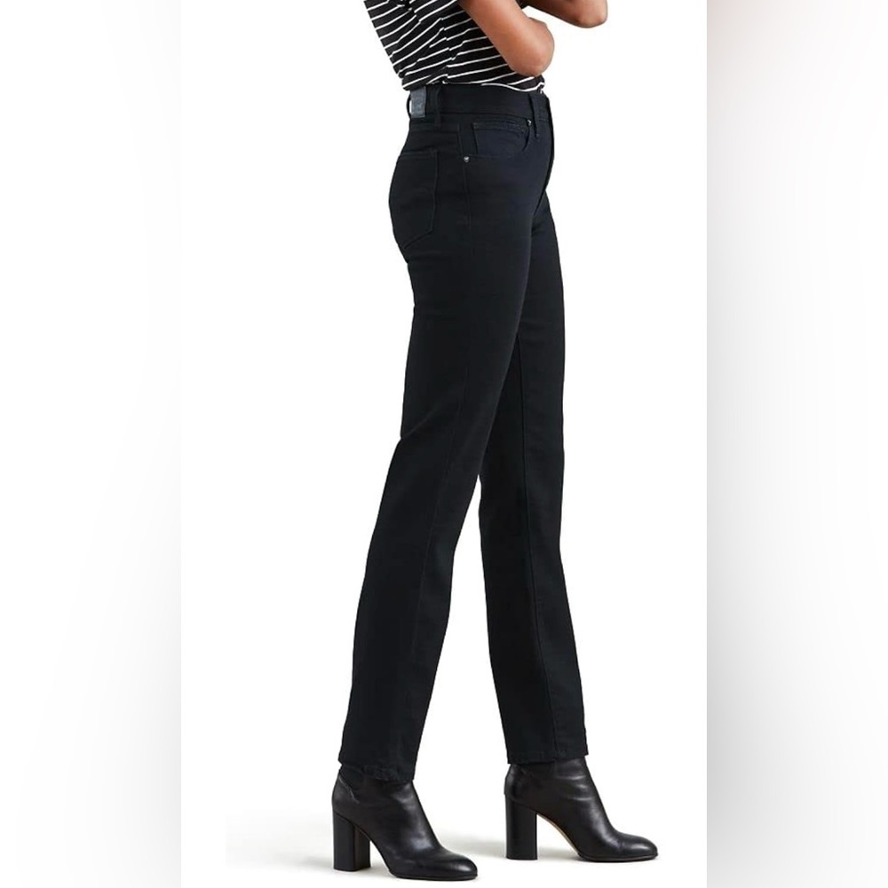 NWT Levi's Women's 724 High Rise Straight Jeans - W34 L32 - Black 🖤